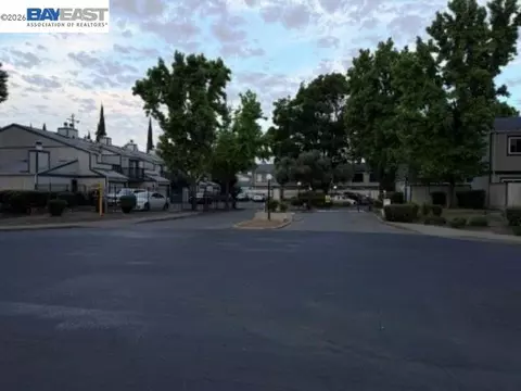 299 Shasta Dr #29, Vacaville, CA 95687