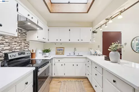 Kitchen - 3107 Corona Dr, Davis, CA 95616 photo 4 of 5