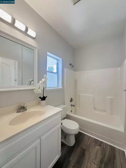 Bath - 6404 Eagle Ridge Dr, Vallejo, CA 94591 photo 1 of 7