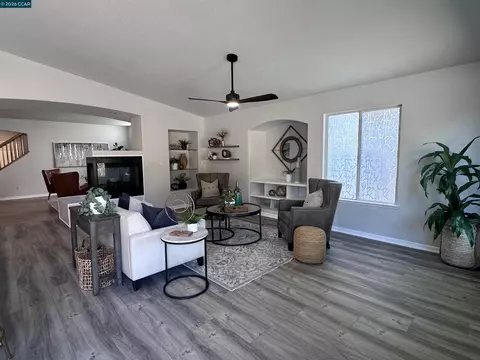 Living - 6404 Eagle Ridge Dr, Vallejo, CA 94591 photo 5 of 7