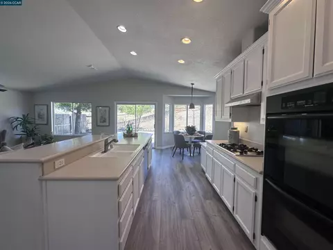 Kitchen - 6404 Eagle Ridge Dr, Vallejo, CA 94591 photo 2 of 2