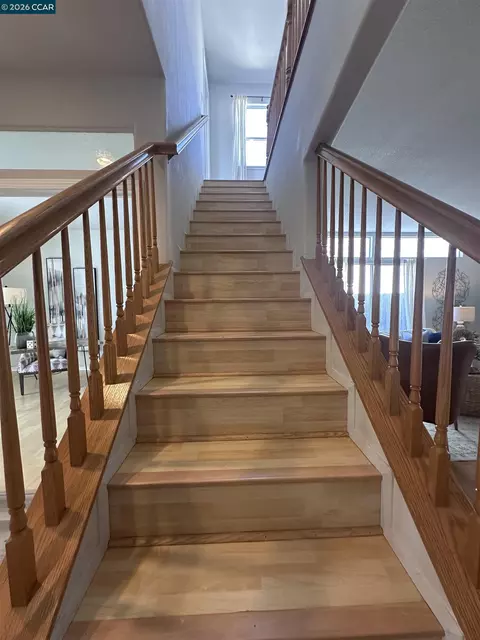 Entry Way - 6404 Eagle Ridge Dr, Vallejo, CA 94591 photo 2 of 6