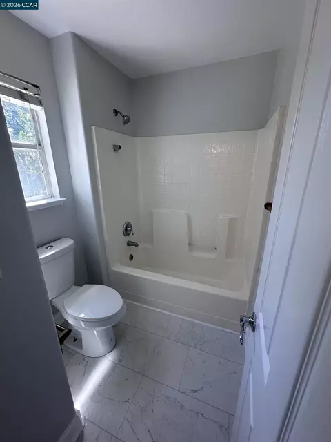 Bath - 6404 Eagle Ridge Dr, Vallejo, CA 94591 photo 3 of 7