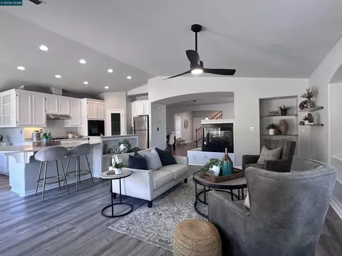 Living - 6404 Eagle Ridge Dr, Vallejo, CA 94591 photo 6 of 7