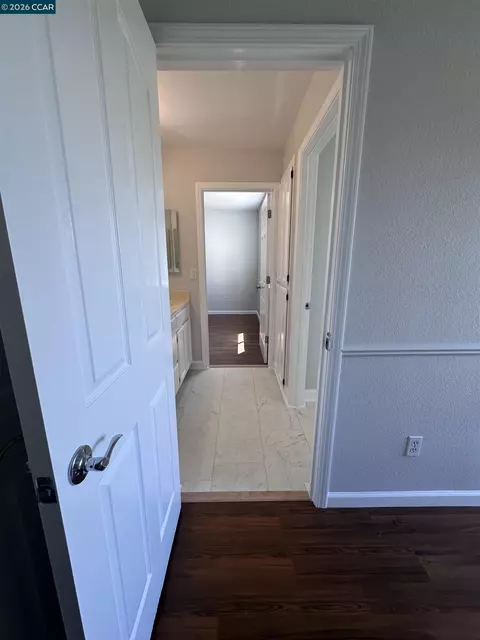 Entry Way - 6404 Eagle Ridge Dr, Vallejo, CA 94591 photo 4 of 6