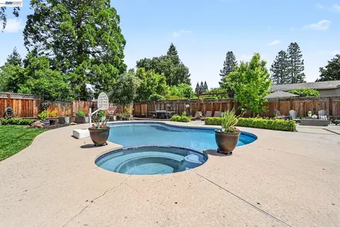 Exterior - 131 Brookside Pl, Danville, CA 94526 photo 3 of 14