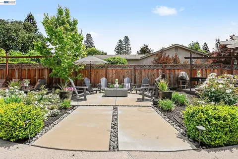 Exterior - 131 Brookside Pl, Danville, CA 94526 photo 6 of 14