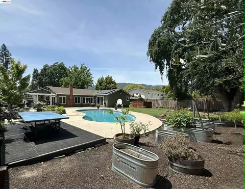 Exterior - 131 Brookside Pl, Danville, CA 94526 photo 12 of 14