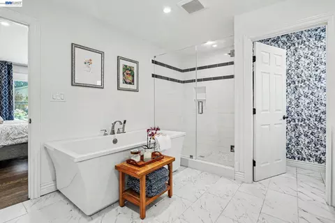 Bath - 131 Brookside Pl, Danville, CA 94526 photo 3 of 4