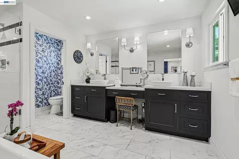 Bath - 131 Brookside Pl, Danville, CA 94526 photo 2 of 4