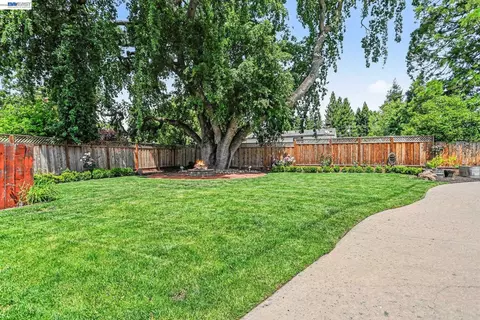 Exterior - 131 Brookside Pl, Danville, CA 94526 photo 10 of 14