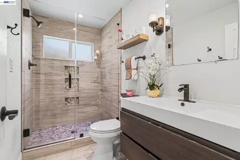 Bath - 131 Brookside Pl, Danville, CA 94526 photo 4 of 4