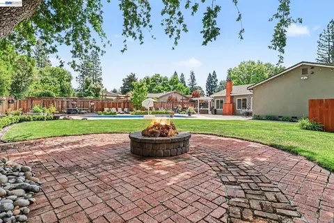 Exterior - 131 Brookside Pl, Danville, CA 94526 photo 9 of 14