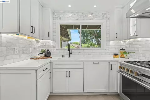 Kitchen - 131 Brookside Pl, Danville, CA 94526 photo 5 of 5