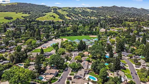 View/Area - 131 Brookside Pl, Danville, CA 94526 photo 2 of 3