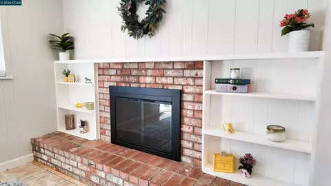 Living - 926 Sassel, Concord, CA 94518 photo 3 of 3