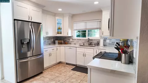 Kitchen - 926 Sassel, Concord, CA 94518 photo 2 of 4