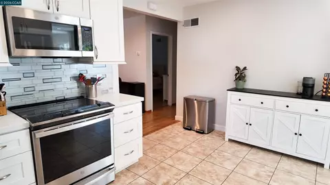 Kitchen - 926 Sassel, Concord, CA 94518 photo 3 of 4