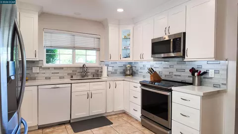 Kitchen - 926 Sassel, Concord, CA 94518 photo 1 of 4