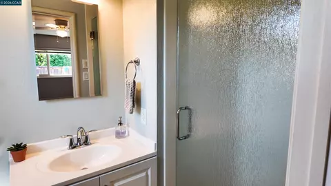 Bath - 926 Sassel, Concord, CA 94518 photo 5 of 5