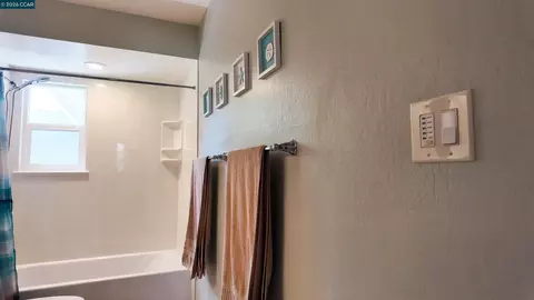 Bath - 926 Sassel, Concord, CA 94518 photo 3 of 5