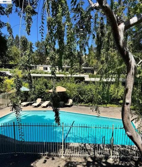 1305 Boulevard Way #210, Walnut Creek, CA 94595