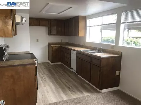 3701 Colonial Dr #159, Modesto, CA 95356