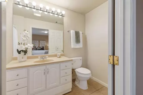 Bath - 811 G St, Antioch, CA 94509 photo 2 of 3