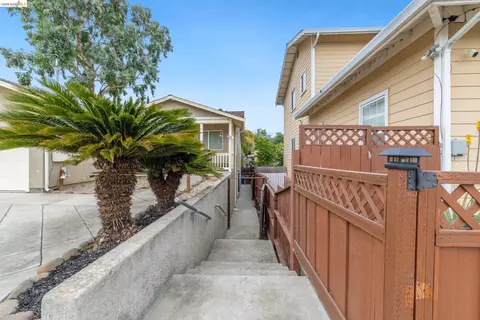 Exterior - 811 G St, Antioch, CA 94509 photo 5 of 7