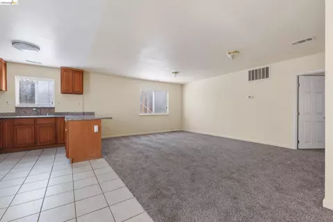 Living - 811 G St, Antioch, CA 94509 photo 5 of 7
