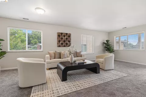 Living - 811 G St, Antioch, CA 94509 photo 3 of 7