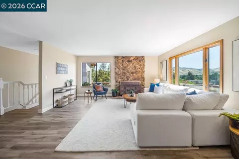 Living - 5787 Lewis Way, Concord, CA 94521 photo 2 of 4