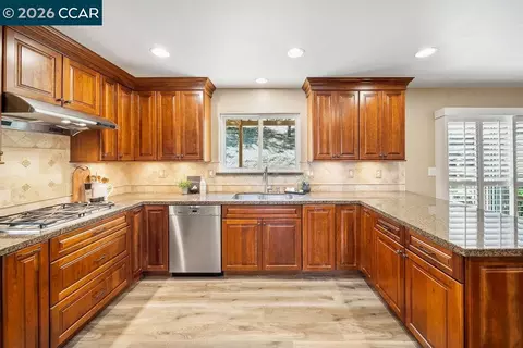 Kitchen - 5787 Lewis Way, Concord, CA 94521 photo 2 of 4