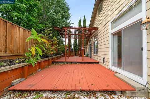 Exterior - 207 Babbling Brook Way, Pittsburg, CA 94565 photo 12 of 16