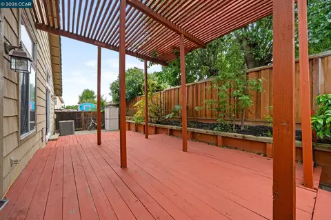Exterior - 207 Babbling Brook Way, Pittsburg, CA 94565 photo 10 of 16