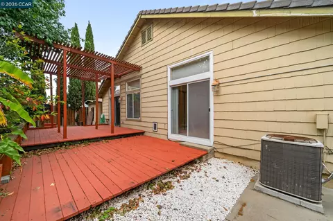 Exterior - 207 Babbling Brook Way, Pittsburg, CA 94565 photo 13 of 16