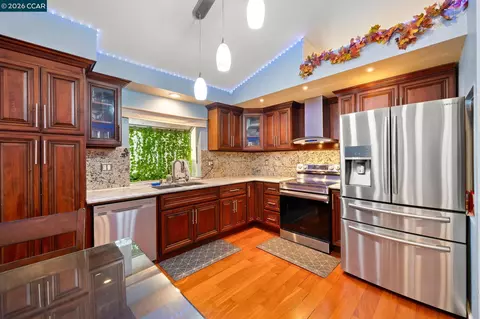 Kitchen - 207 Babbling Brook Way, Pittsburg, CA 94565 photo 1 of 2