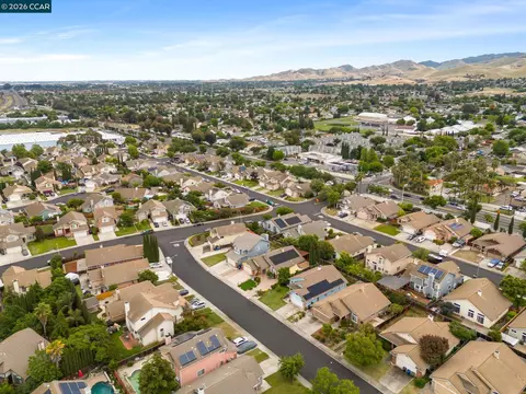 View/Area - 207 Babbling Brook Way, Pittsburg, CA 94565 photo 4 of 7