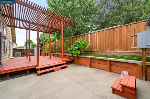 Exterior - 207 Babbling Brook Way, Pittsburg, CA 94565 photo 8 of 16