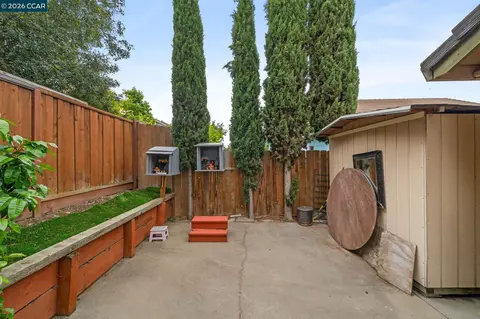 Exterior - 207 Babbling Brook Way, Pittsburg, CA 94565 photo 7 of 16