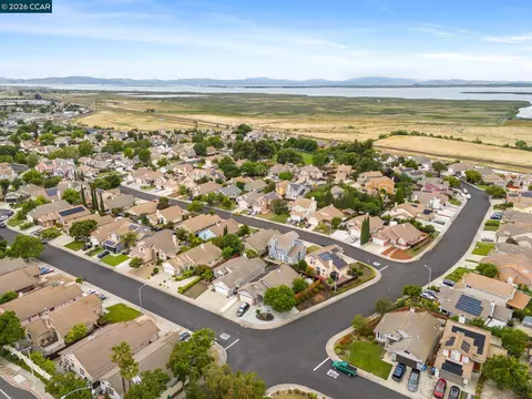 View/Area - 207 Babbling Brook Way, Pittsburg, CA 94565 photo 6 of 7