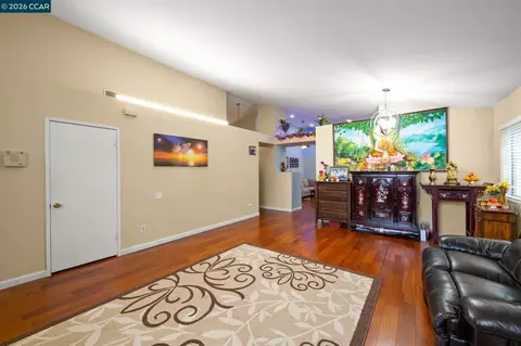 Living - 207 Babbling Brook Way, Pittsburg, CA 94565 photo 3 of 4