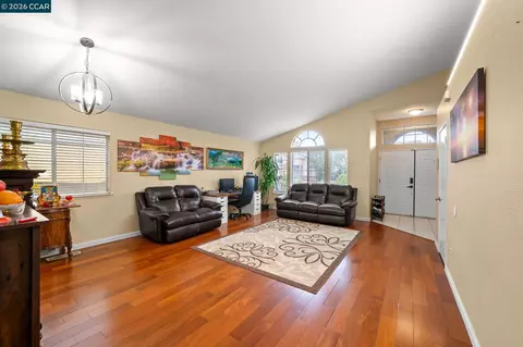 Living - 207 Babbling Brook Way, Pittsburg, CA 94565 photo 2 of 4