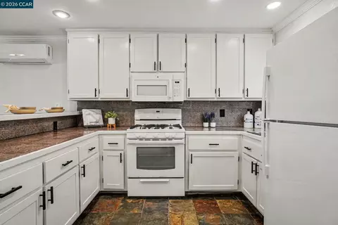 Kitchen - 2165 James St, Martinez, CA 94553 photo 3 of 3