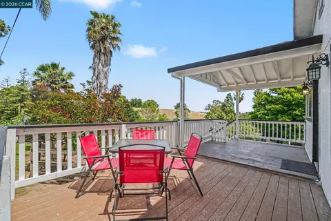 Exterior - 2165 James St, Martinez, CA 94553 photo 3 of 6