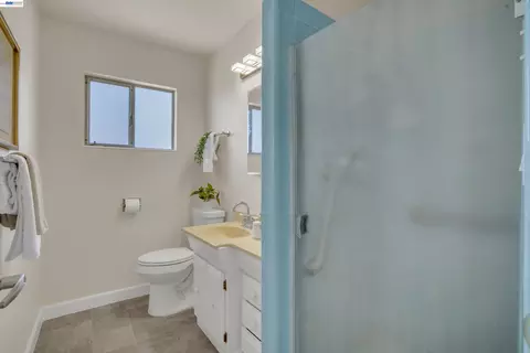 Bath - 5296 Spencer Ct, Newark, CA 94560 photo 3 of 4