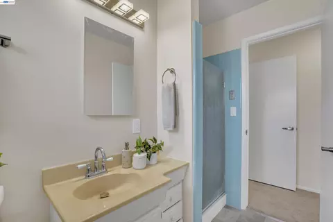 Bath - 5296 Spencer Ct, Newark, CA 94560 photo 2 of 4