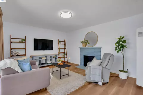 Living - 5296 Spencer Ct, Newark, CA 94560 photo 3 of 5