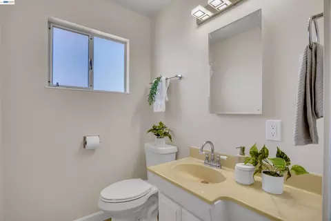 Bath - 5296 Spencer Ct, Newark, CA 94560 photo 4 of 4