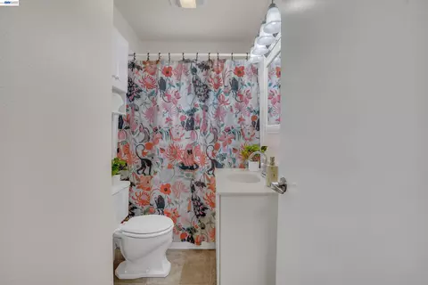 Bath - 5296 Spencer Ct, Newark, CA 94560 photo 1 of 4